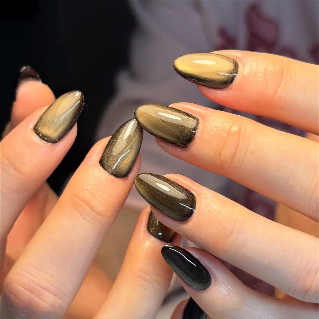 Cat Eye Nails